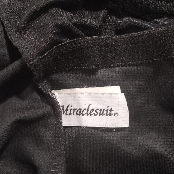 Miraclesuit One Piece Swimsuit Womens Size 16 Black - Picture 7 of 8